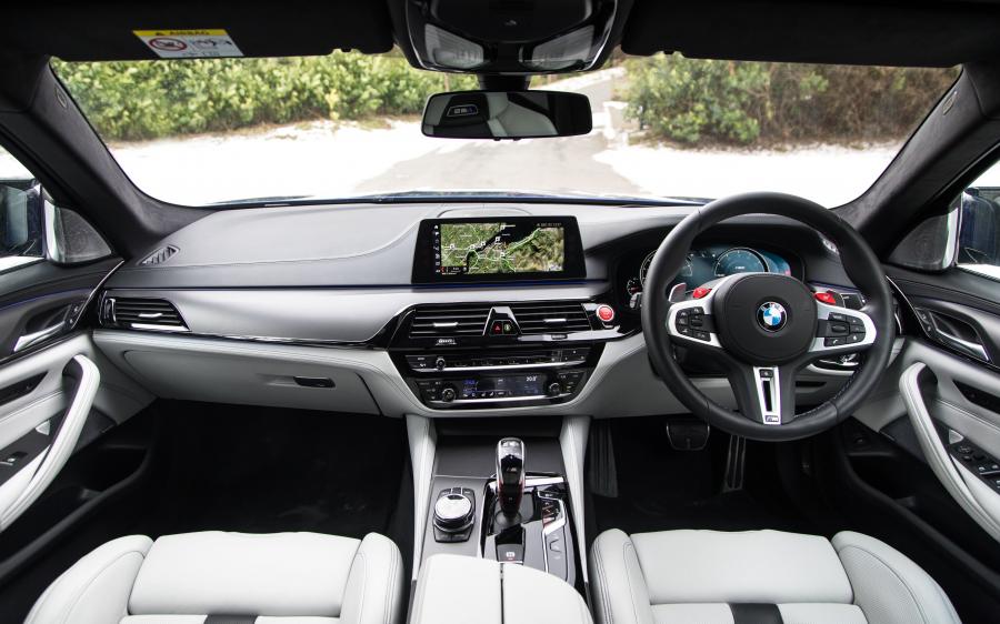 Торпедо BMW M5 (F90) 2018 года  (UK) (фото 40 из 40)